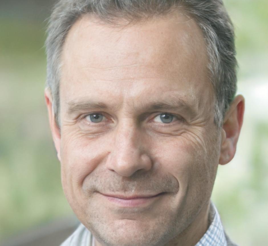 Eamon Dunphy financial planning instructor